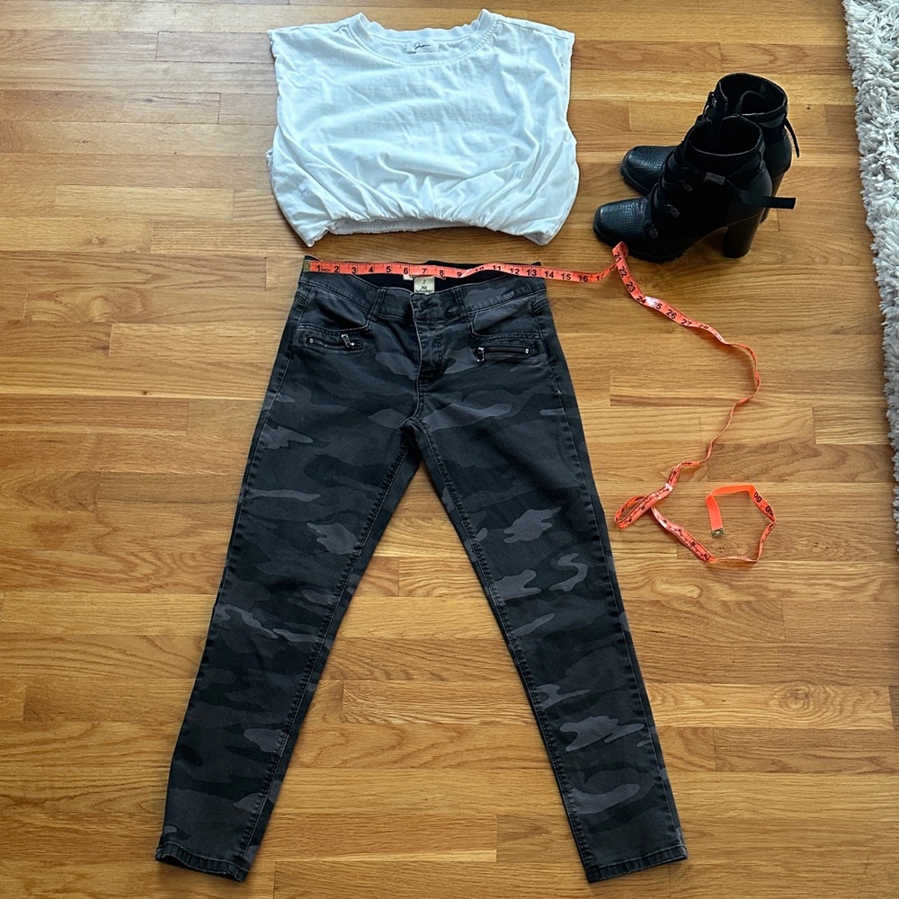 Democracy with ab technology in size 2, black and gray in color